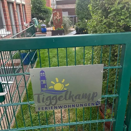 Nordsee Direkt Garten Hallenbad Und Sauna Strandkorb In Der Saison ドルム・ノイフェルト