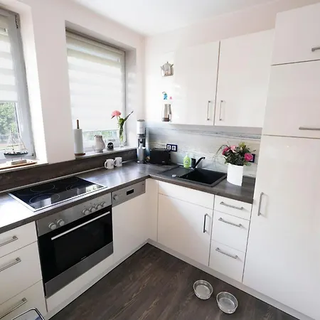 Nordsee Direkt Garten Hallenbad Und Sauna Strandkorb In Der Saison ドルム・ノイフェルト