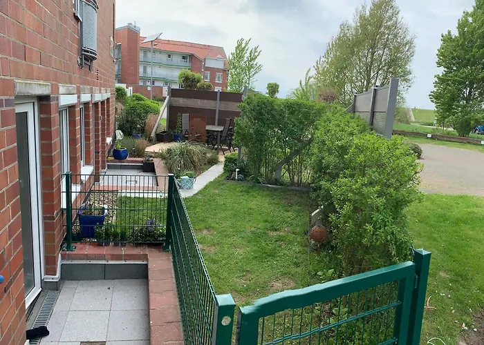 Nordsee Direkt Garten Hallenbad Und Sauna Strandkorb In Der Saison * Dorumer Neufeld