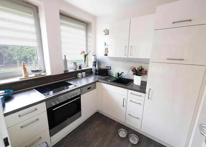 Nordsee Direkt Garten Hallenbad Und Sauna Strandkorb In Der Saison Dorumer Neufeld